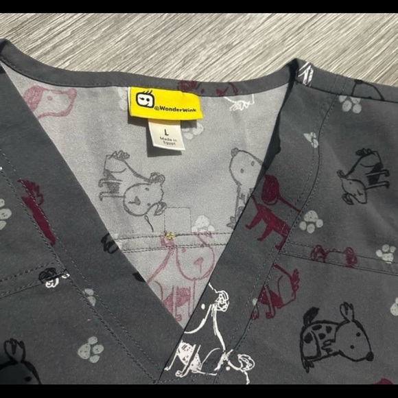 WonderWink dog scrub top - Picture 2 of 3